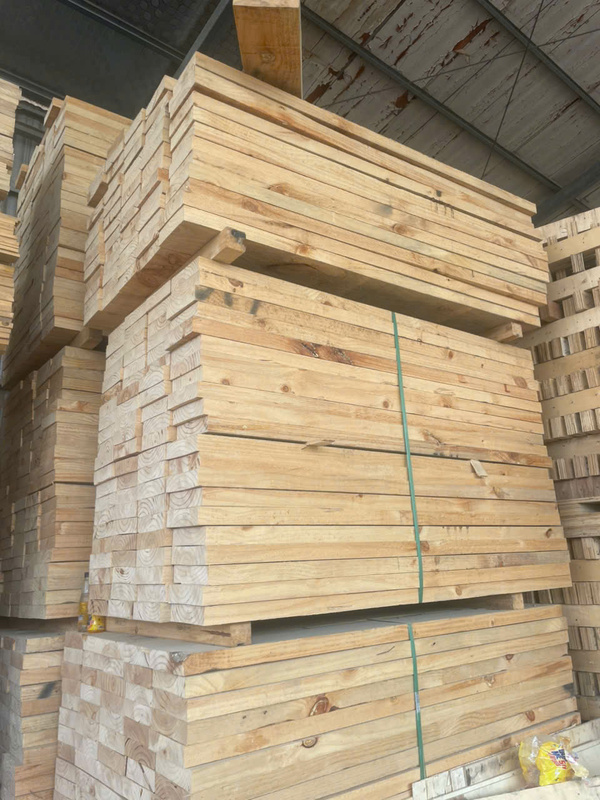 Gỗ nguyên liệu - Pallet Gỗ Hoàng Huy Phát - Công Ty TNHH Sản Xuất TMDV Hoàng Huy Phát